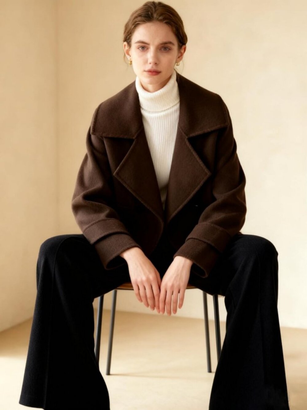 Chic Women's Short Wool Pea Coat with Notched Lapel, Cropped Design & Pockets - Picture 4 of 7